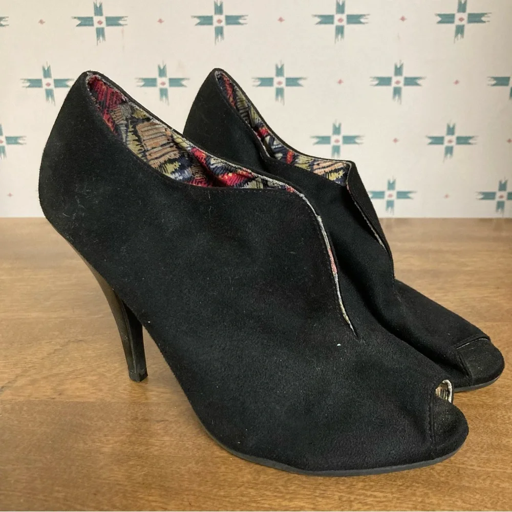 5/$15 Christian Siriano for Payless Black Peep Toe Heeled Booties 7